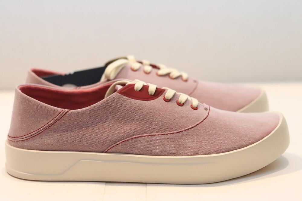 OluKai Tradewind Sneaker SZ 9